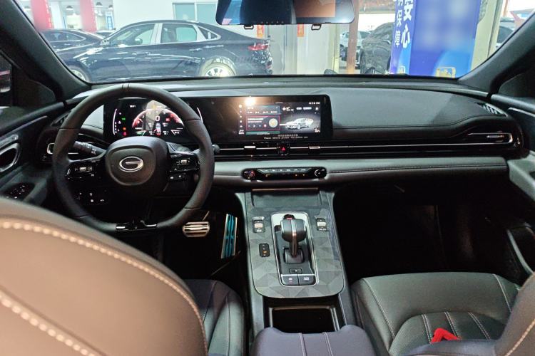 Used GAC Trumpchi EMPOW 2025 270T DCT Yingbao R-Style Dynamic Edition Center Console