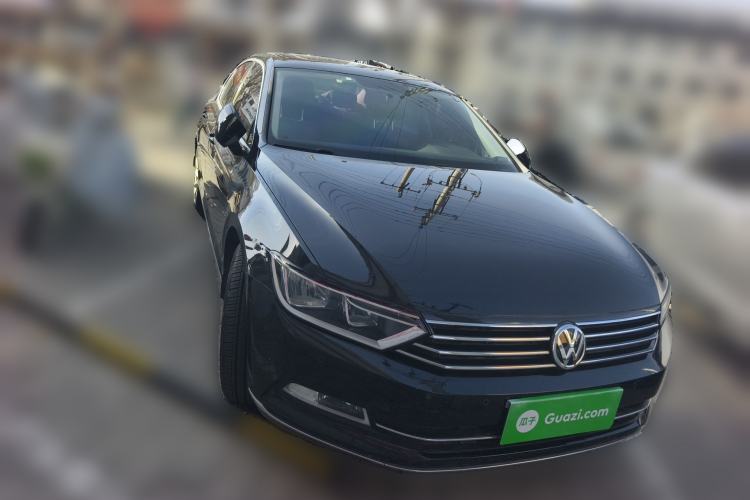 Used Volkswagen Magotan 2018 330TSI DSG Advanced Model Front Right 45 Deg