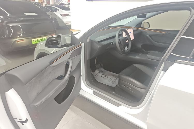 Used Tesla Model Y 2025 Long-Range All-Wheel Drive First Edition Driver Seat