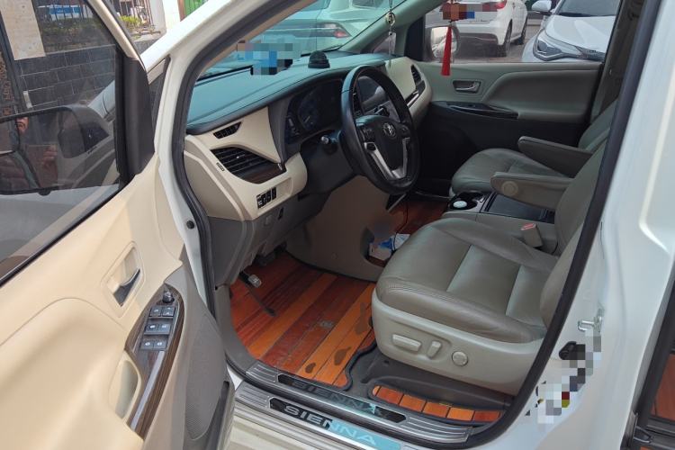 Used Toyota SIENNA 