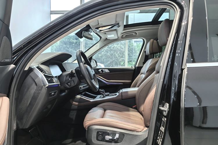 Used BMW X7 2022 xDrive40i Luxury Package with Leading Features