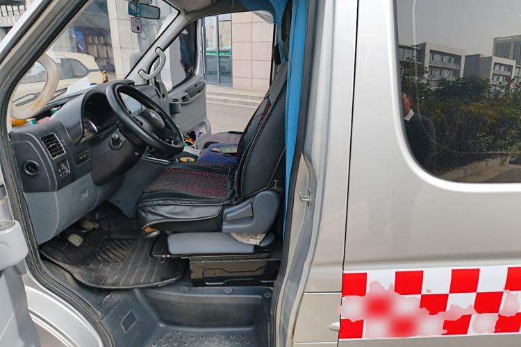 Used Dongfeng Yufeng 2021 2.4T Rear-Drive Logistics Vehicle Long Wheelbase High Roof Dual Rear Tires 6–9 Seats China VI Emission Standard YCY24140-60
