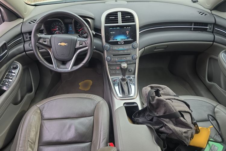 Used Chevrolet Malibu 2012 2.0L Automatic Luxury Edition Center Console