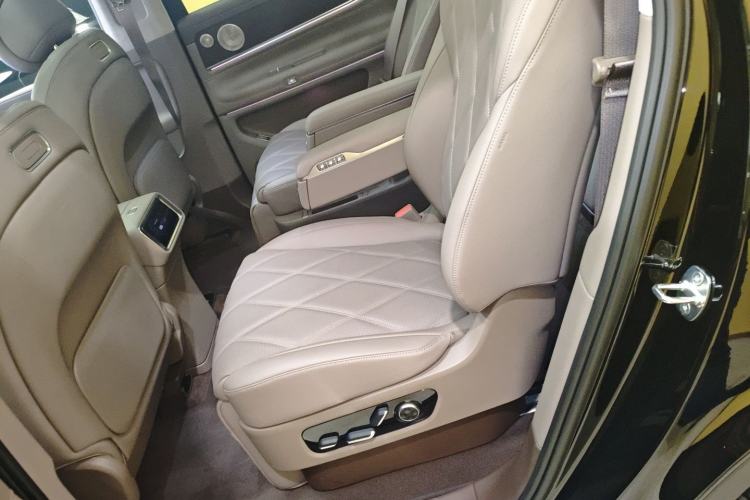 Used Hima AITO M9 2025 Extended-Range Ultra Version 52 kWh 6-Seater Left Rear Seat