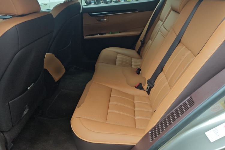 Used Lexus ES 2015 300h Comfort Edition Left Rear Seat
