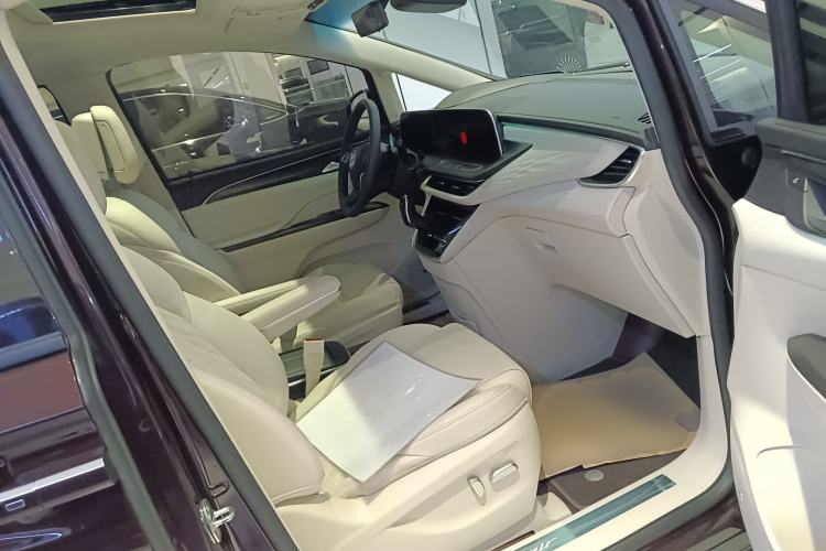 Used Buick GL8 2022 Avenir Aivia Six-Seat Deluxe Edition Right Front Seat