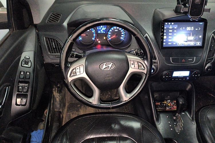 Used Hyundai ix35 2015 2.0L Automatic 2WD Smart Version China V Standard Steering Wheel