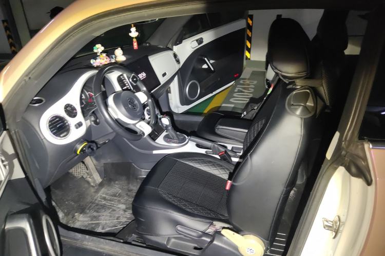 Used Volkswagen Beetle 2015 180TSI model
