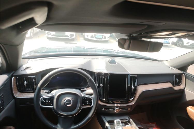 Used Volvo XC60 2023 B5 4x4 Smart Luxury Edition