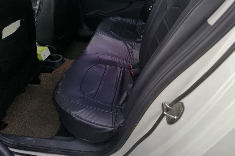 Used Volkswagen Jetta 2015 1.6L Automatic Fashion Model Interior 4