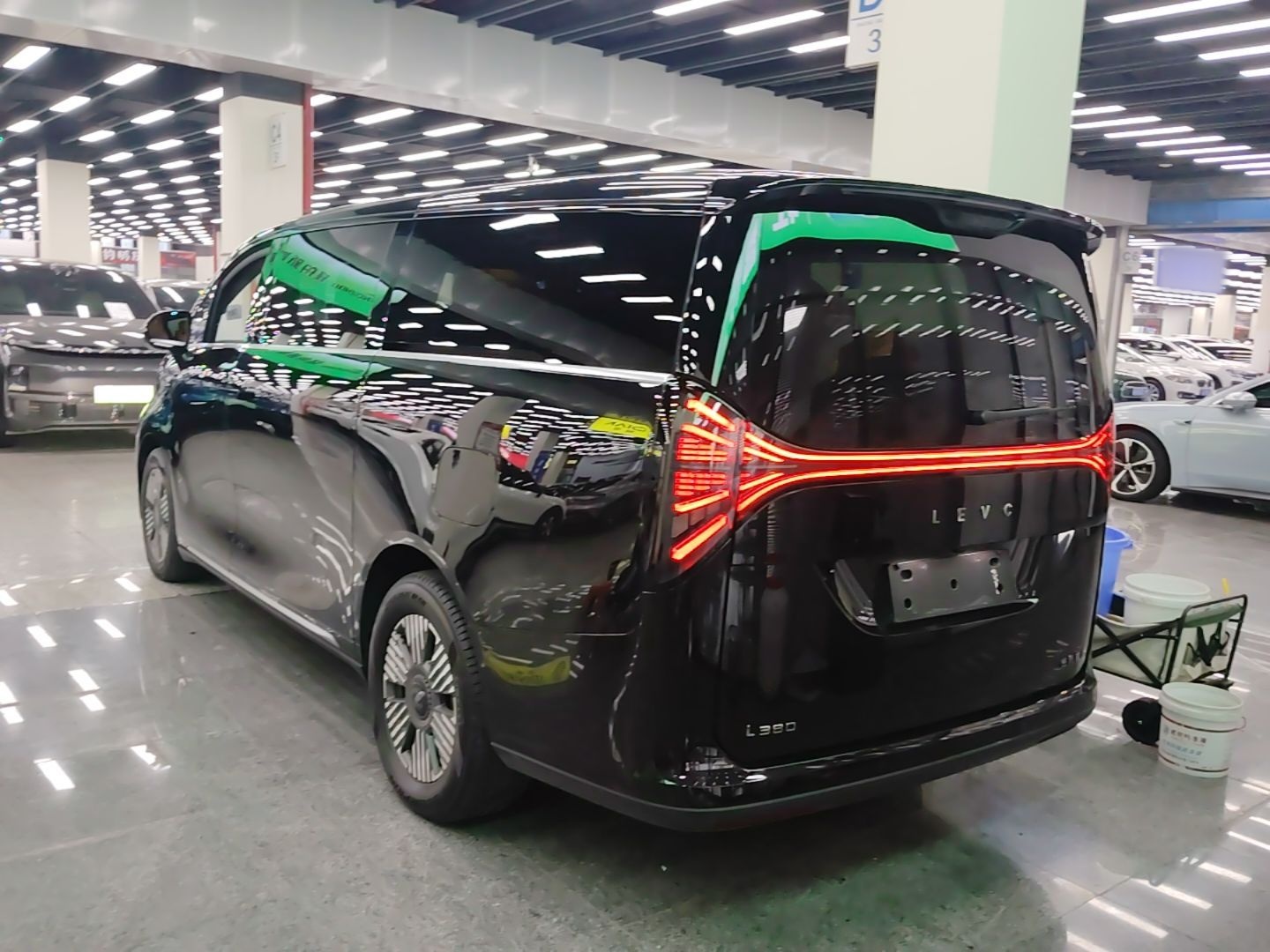 Geely Galaxy LEVC L380 2024 140-Degree 6-Seater All-Wheel-Drive Ultra — снимка 4