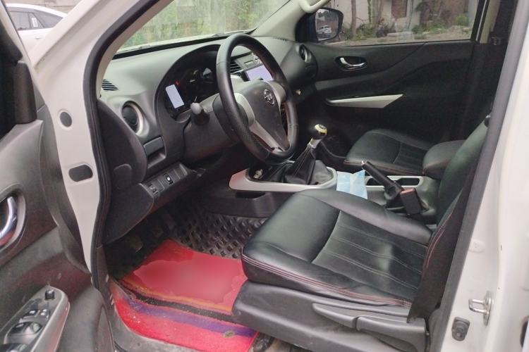 Used Nissan Navara 2017 2.5L Manual 4x4 Luxury Edition QR25 Driver Seat