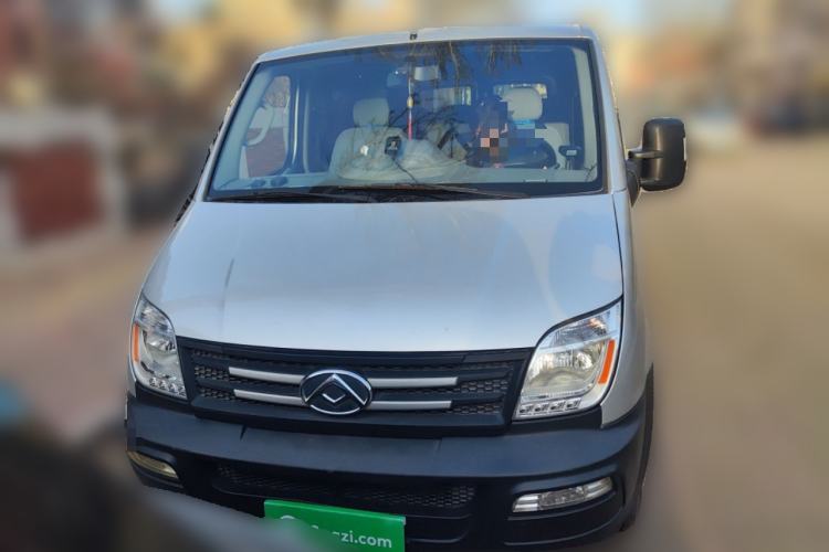 Used SAIC MAXUS Xintu V80 2019 2.5T Classic Model 6-Speed Manual Commercial Van with Short Wheelbase and Low Roof 9-Seater