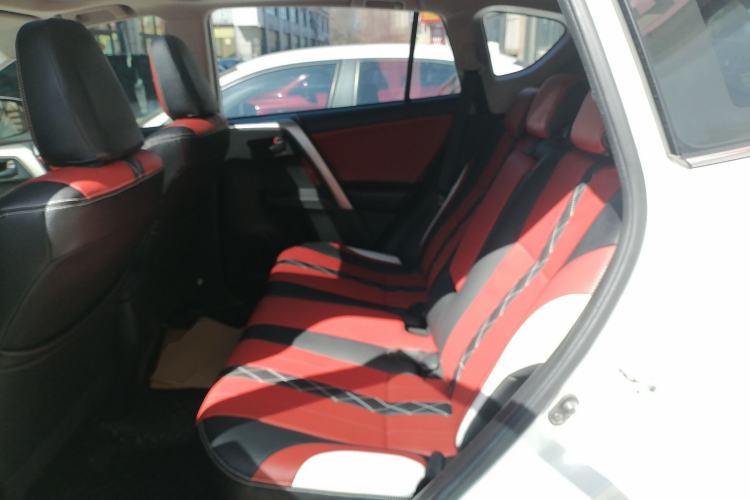 Used Toyota RAV4 2015 2.0L CVT Two-Wheel Drive Fashion Edition Left Rear Seat