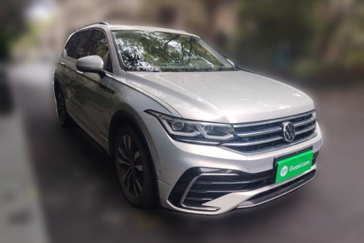 Used Volkswagen Tiguan L 2022 330TSI Automatic Two-Wheel Drive R-Line Enhanced Edition Front Right 45 Deg