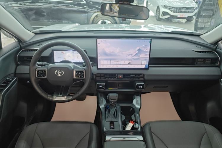 Used Toyota RAV4 2026 Model 2.0L Two-Wheel Drive Luxury Edition
