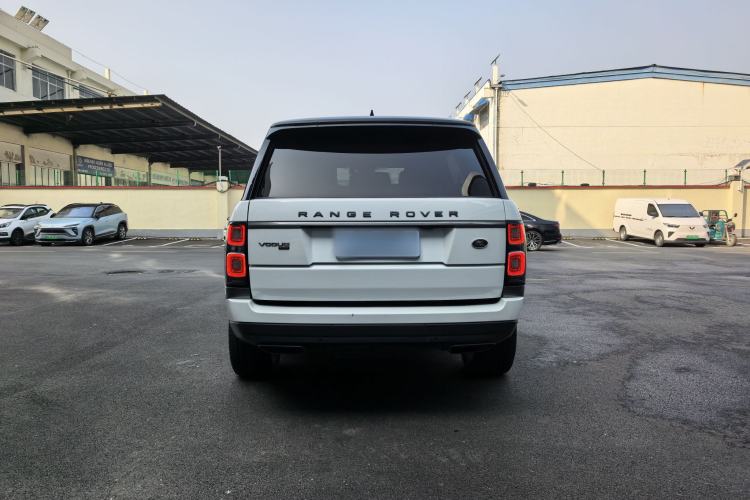 Used Land Rover Range Rover 2022 3.0 L6 400 PS Classic Extended Version