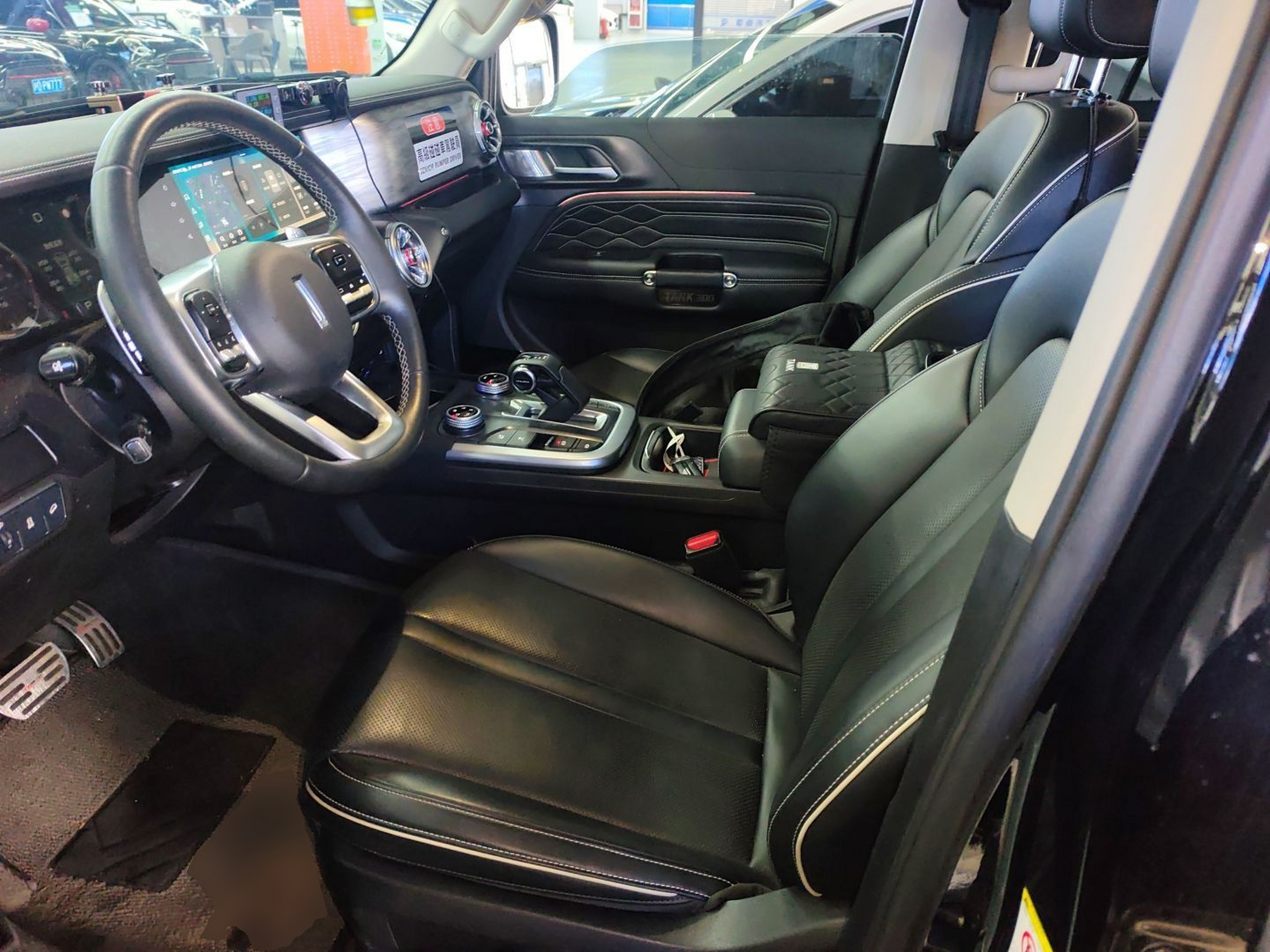 المقاعد الأمامية داخل السيارة