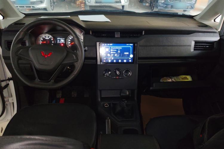 Used Wuling Hongguang PLUS 2020 1.5L Manual Standard Edition 5 Seats Center Console