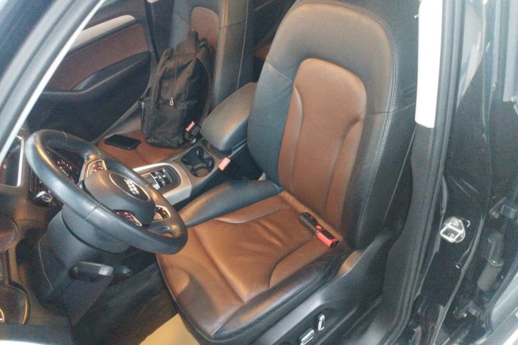 Used Audi Q5 2017 Plus 40 TFSI Ambition Model
