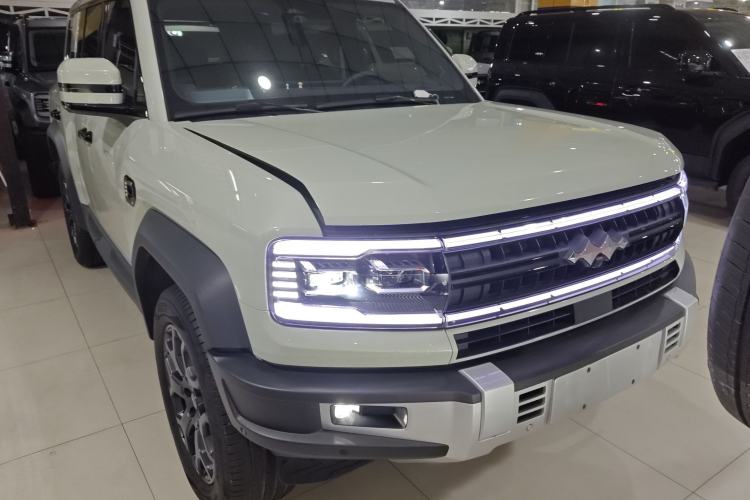 Used Formula Leopard 5 2023 Cloud Ride Flagship Edition Exterior 1