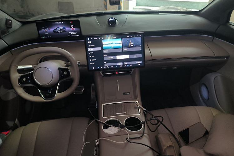 Used Hima Luxeed R7 2024 All-Electric 802 km Max Center Console