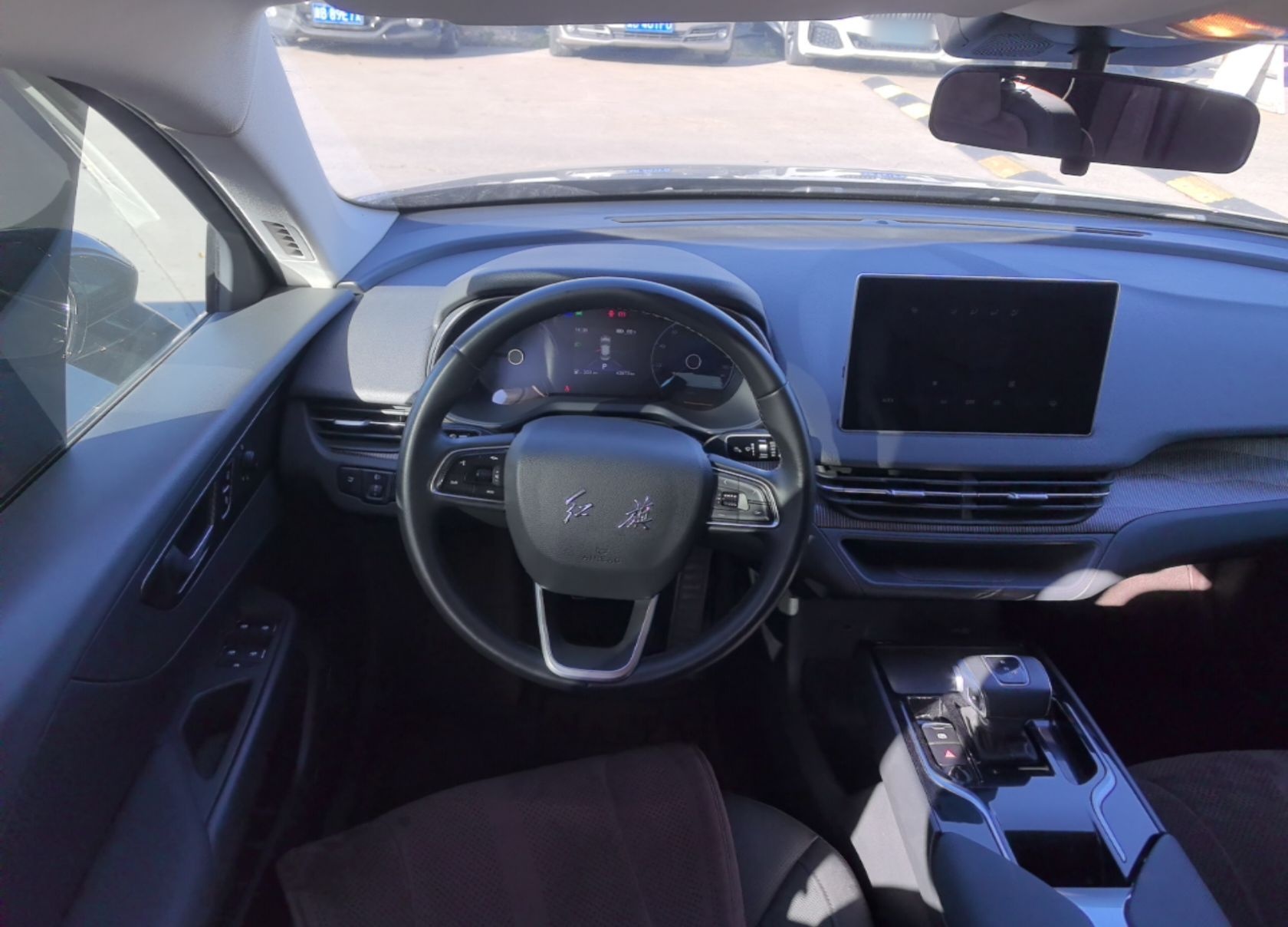 Hongqi E-QM5 2022 431 km Charge & Enjoy Edition — снимка 13