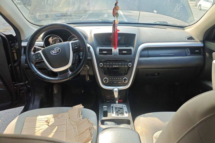 Used Bestune X80 2013 2.0L automatic comfort version
