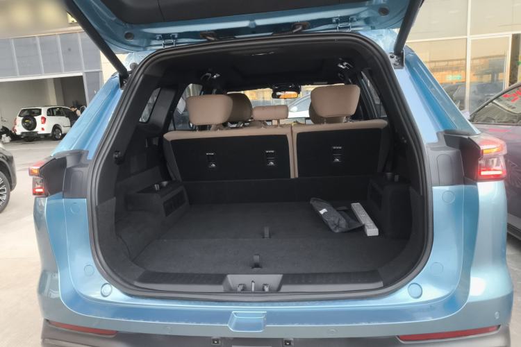 Used Chery Tiggo 8 PLUS C-DM 2025 1.5T 116 km Prestige Version 5 Seats
