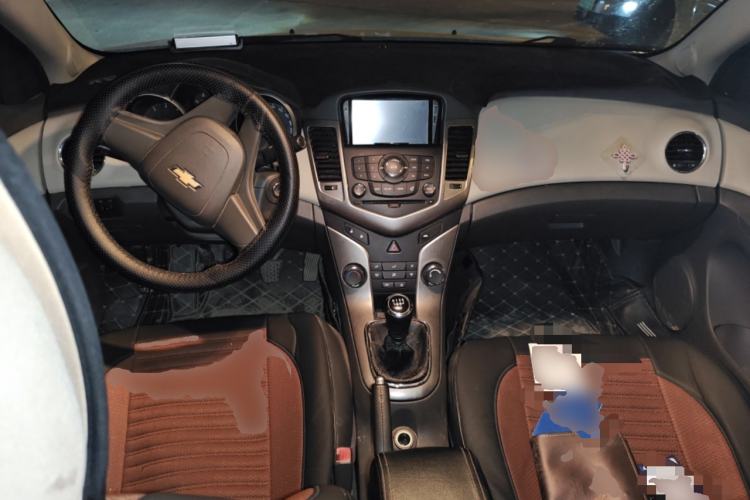 Used Chevrolet Cruze 2015 1.5L Classic SL MT Center Console