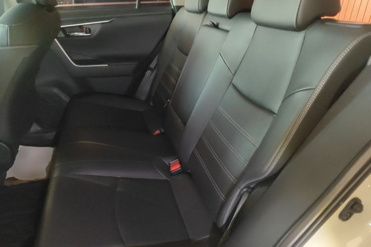 Used Toyota RAV4 2023 2.0L CVT Two-Wheel Drive 20th Anniversary Platinum Edition
