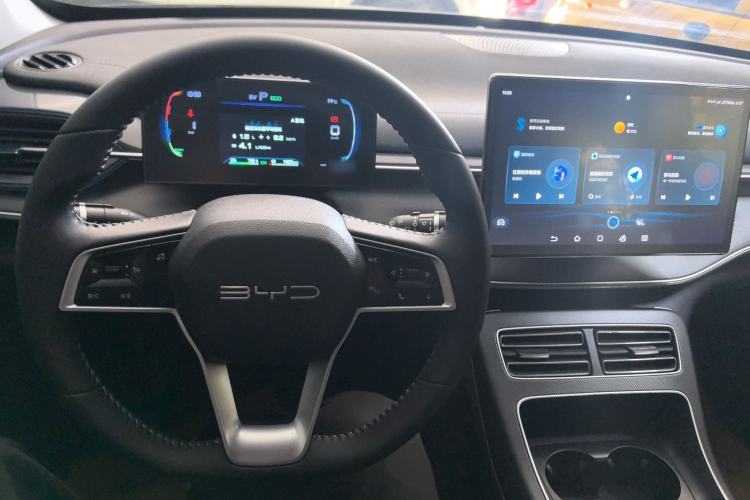 Used BYD Destroyer 05 2024 HONOR Edition DM-i 55KM Luxury Model Center Console