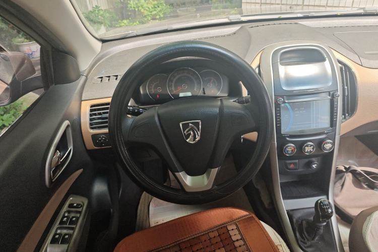 Used Baojun 630 2013 1.5L manual Comfort trim
