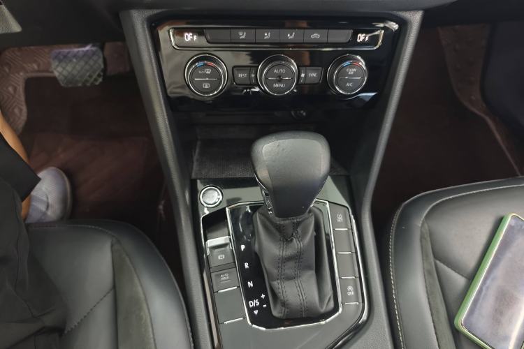 Used Volkswagen Tiguan L 2019 Updated Version 330TSI Automatic Two-Wheel Drive Panoramic Comfort Edition China VI Standard