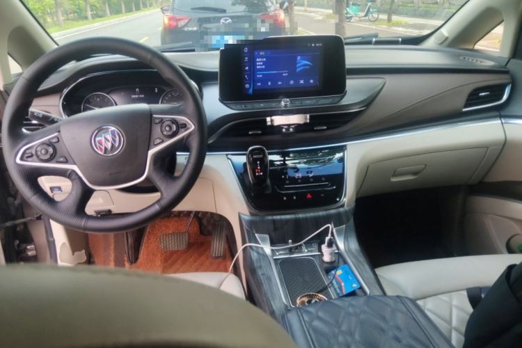 Used Buick GL8 2020 Land Cruiser Executive Class 652T Comfort Model Center Console