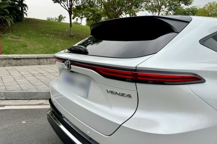 Used Toyota Venza 2022 2.0L CVT Two-Wheel Drive Prestige Edition Exterior 2