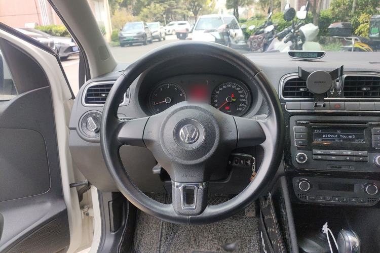 Used Volkswagen Polo 2011 1.6L Automatic ZhiKu Edition Steering Wheel