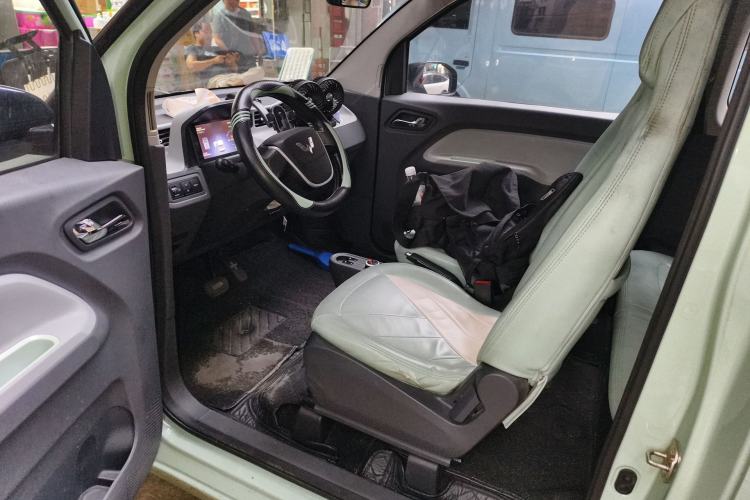 Used Wuling Hongguang MINIEV 2021 Macaron Premium Model – Lithium Iron Phosphate Driver Seat