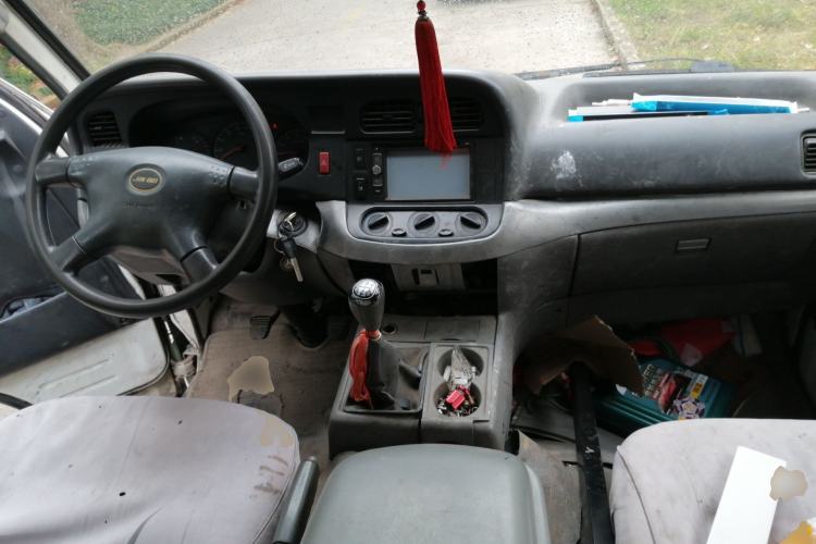 Used Jinbei Hiace 2011 2.0L 5th Generation Kuaiyunwang Standard Version 4G19 Center Console