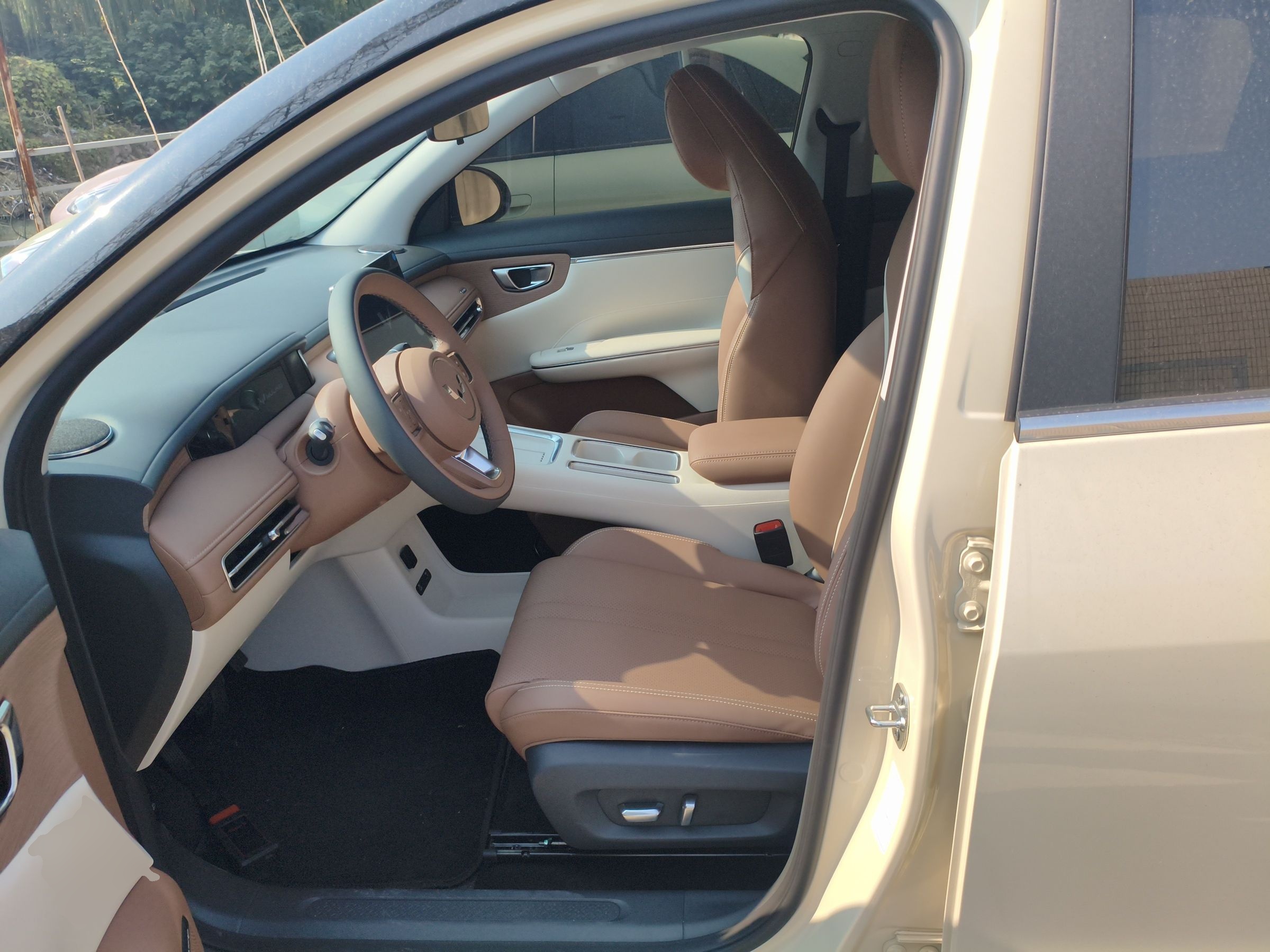 Переднее сиденье в автомобиле