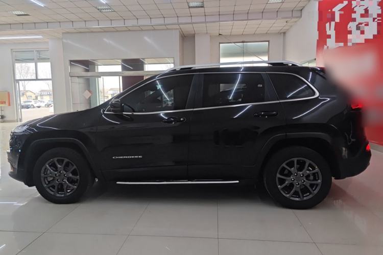 Used Jeep Cherokee 2020 2.0L Two-Wheel Drive Classic Sports Edition