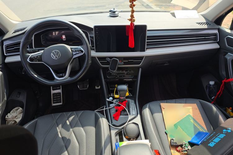 Used Volkswagen Tiguan L 2022 330TSI Automatic Two-Wheel Drive R-Line Enhanced Edition Center Console