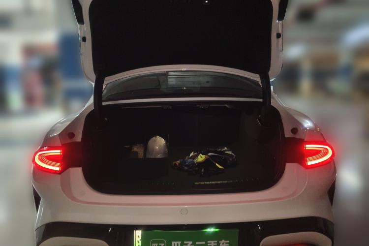 Used Xiaomi Auto SU7 2024 Four-Wheel Drive Ultra-Long Range Advanced Intelligent Driving Max Edition
