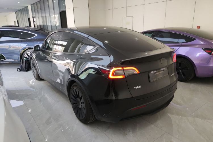Used Tesla Model Y 2022 Long-Range All-Wheel-Drive Version Exterior 2