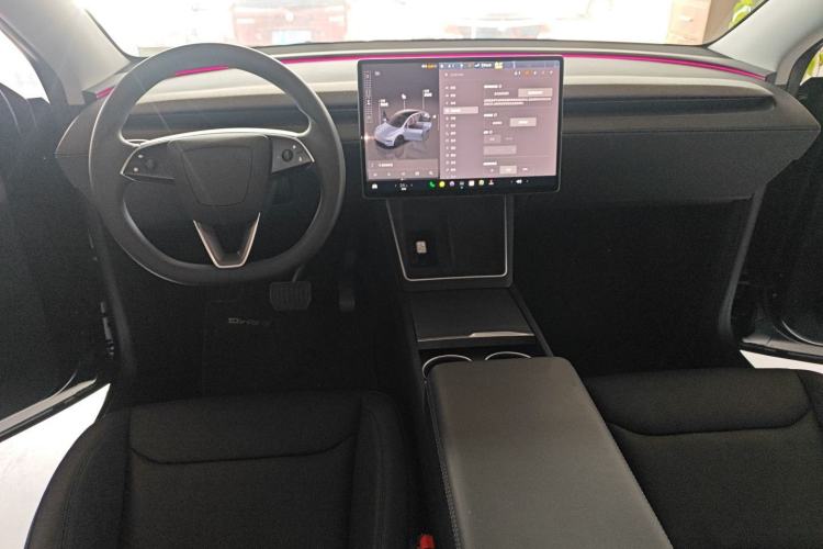 Used Tesla Model Y 2025 Rear-Wheel-Drive Version
