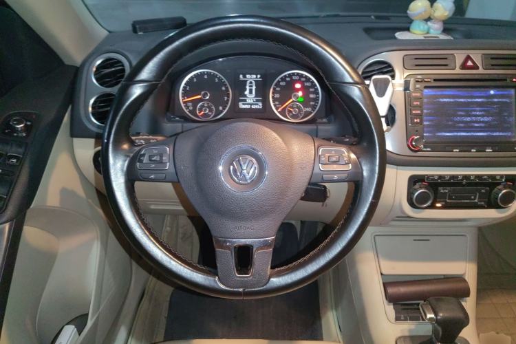 Used Volkswagen Tiguan 2010 2.0 TSI Automatic All-Wheel-Drive Elite Edition Steering Wheel