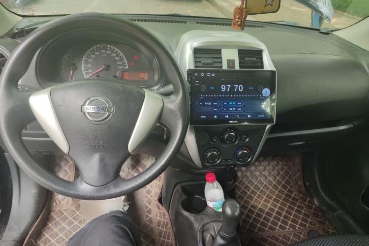 Used Nissan Sunny 2015 1.5XE Manual Comfort Edition Center Console