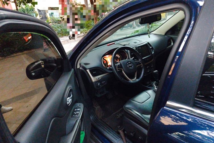 Used Jeep Cherokee 2017 2.0L Superior Edition
