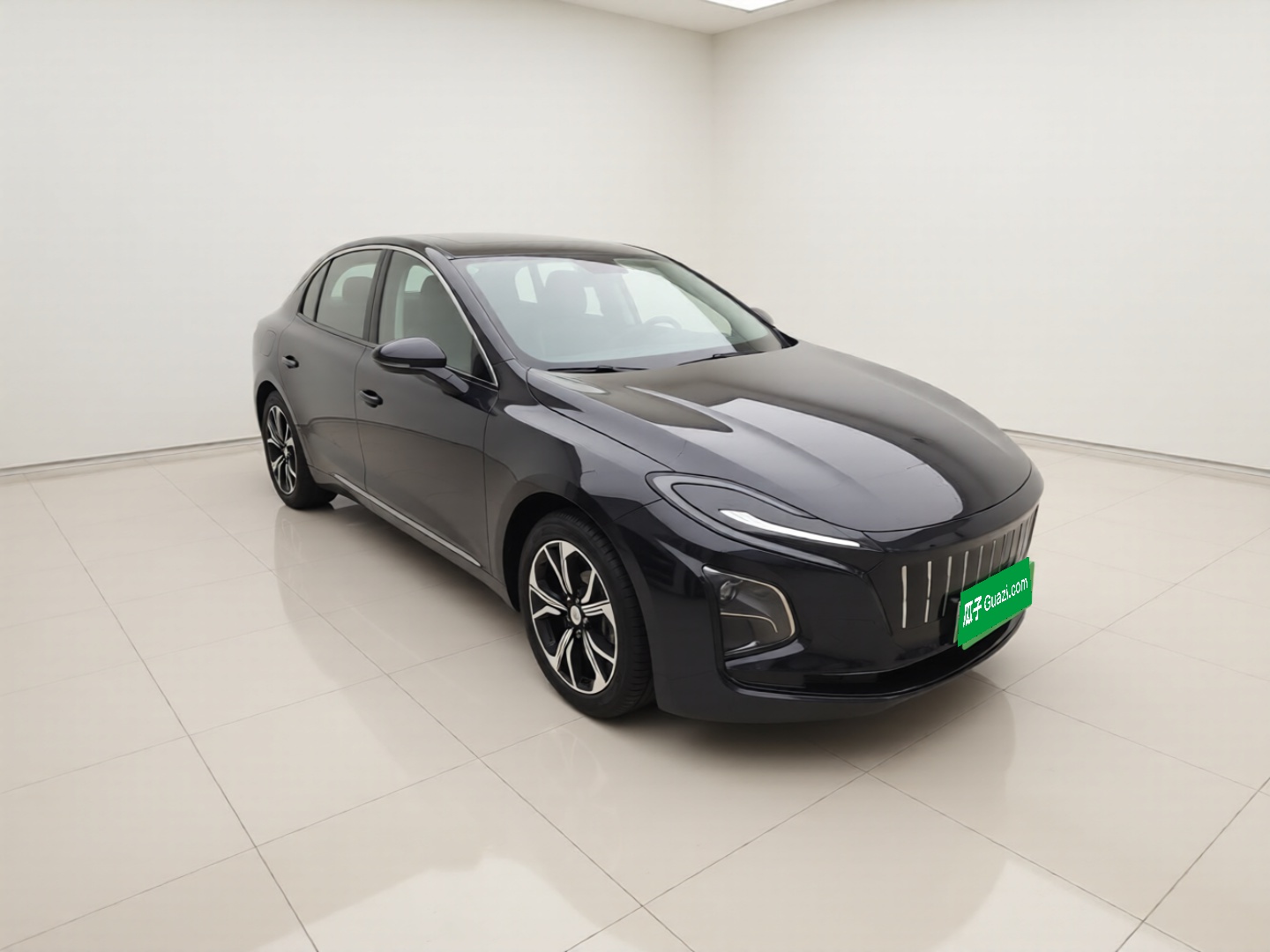 Hongqi E-QM5 2023 Revised Version Basic Travel Edition — снимка 3