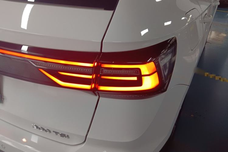 Used Volkswagen Tharu 2023 300TSI Two-Wheel-Drive Crescent Edition Exterior 3